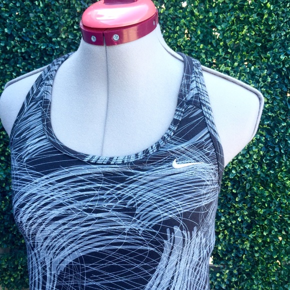 Nike dri-fit Contor tank top - Picture 2 of 3