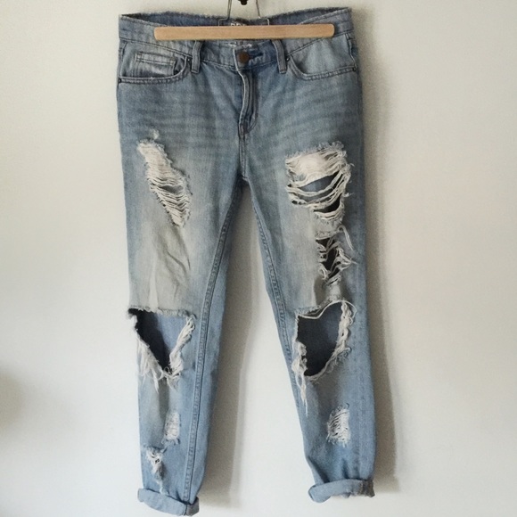 BDG / distressed slim boyfriend jeans