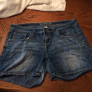 Maurices denim shorts, size 20