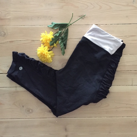 lululemon athletica Pants - 🆕 | Lululemon Cropped Yoga Pants
