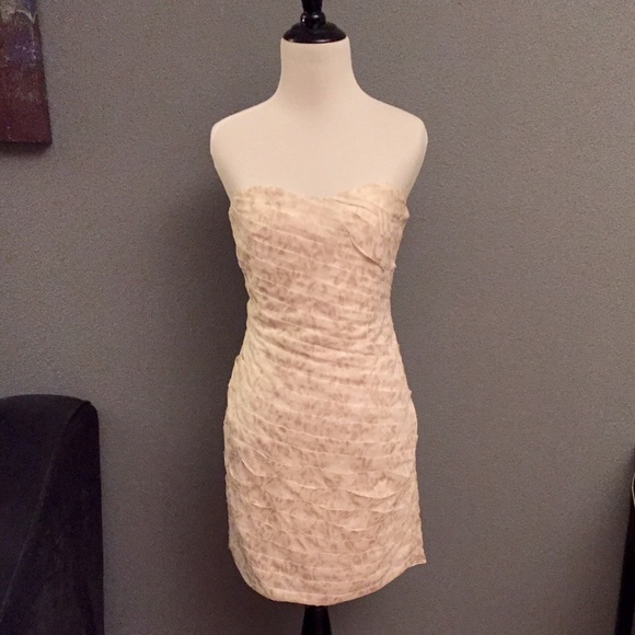 ▪️Strapless white & gold printed dress