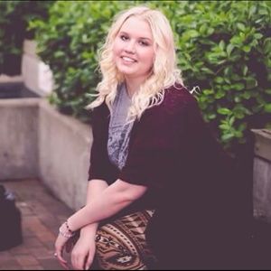 Meet your Posher, Alexis