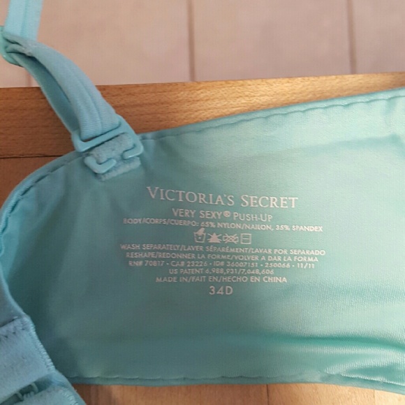 Victoria Secret's Very Sexy push up bras 34D - Picture 3 of 4