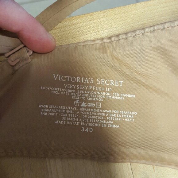 Victoria Secret's Very Sexy push up bras 34D - Picture 4 of 4
