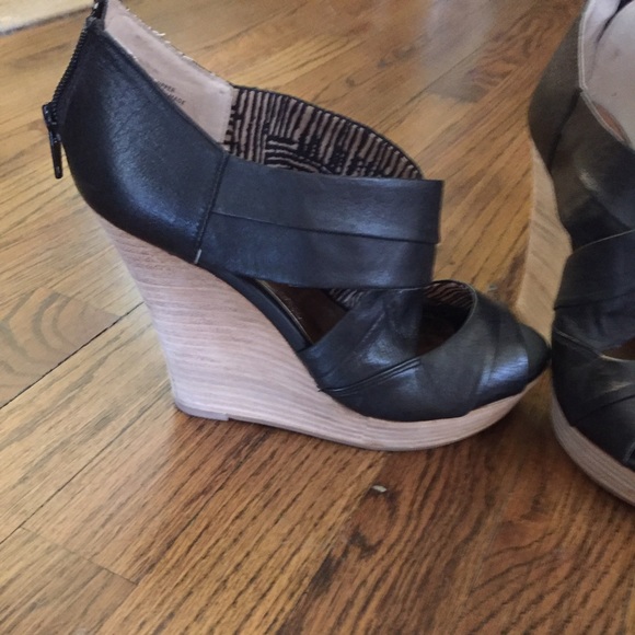 Seychelles black wedges