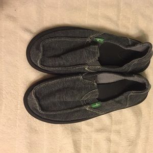 Gray Sanuk