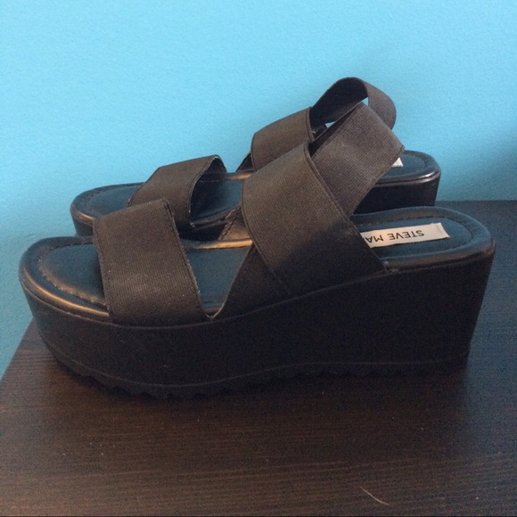 Steve Madden Shoes - Steve Madden Platform sandals, Size 6 in black