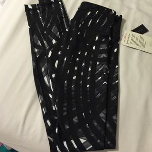 lululemon black and white wunder under pant III