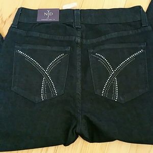 NYDJ Straight leg jeans size 6 dark wash NWT!!!!