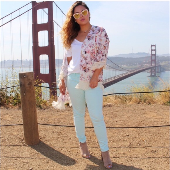 💗ONLY 1 LEFT💗 Floral Print Fringe Kimono - Picture 4 of 4