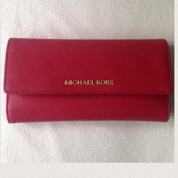 ❤️BRAND NEW Michael Kors JetSet Checkbook Wallet!!