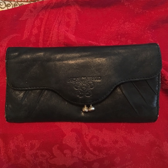 Lucky Brand wallet with kisslock compartment