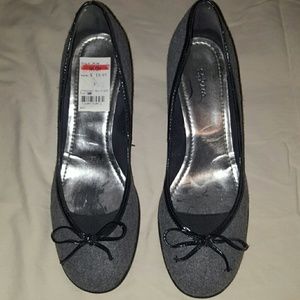 Women's Charcoal Gray Shoes size 9