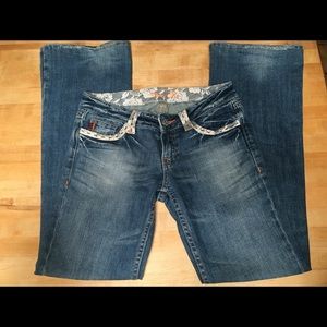💥 Miss Me jeans size 28" inseam 31" rise 7" 💥