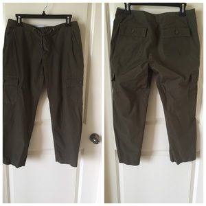 Army green draw string Capri pants w/6 pockets
