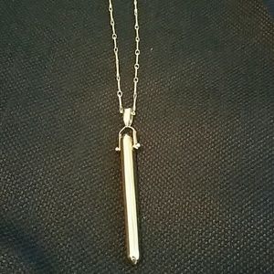 Stella and Dot Rebel pendant necklace