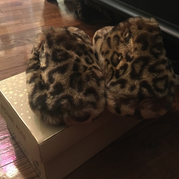 Michael Kors Cheetah slippers never worn size 5 - Picture 2 of 2