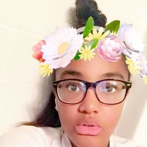 Meet your Posher, Alexis