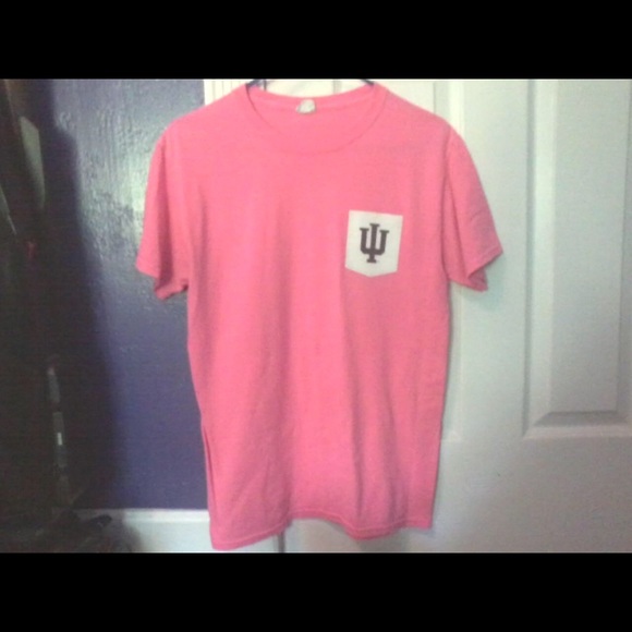 IU pink T-shirt 💕💗💖