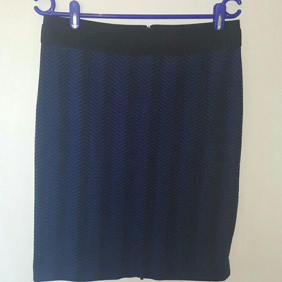 BCBG Max Azria knit black blue zip pencil skirt L