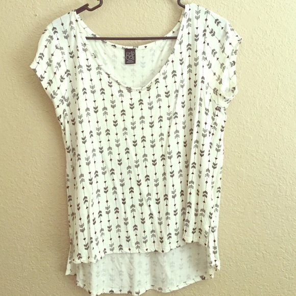 Arrow Tshirt - Picture 1 of 3