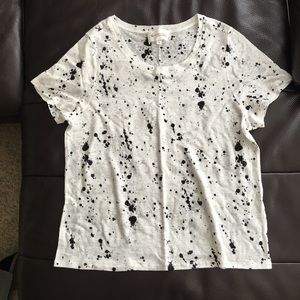 Rock chic! Paint splatter graphic linen tee