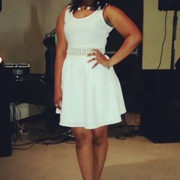 Dress - Picture 3 of 3