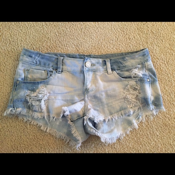 Distressed jean shorts - Picture 3 of 4