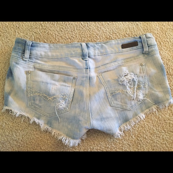 Distressed jean shorts - Picture 4 of 4