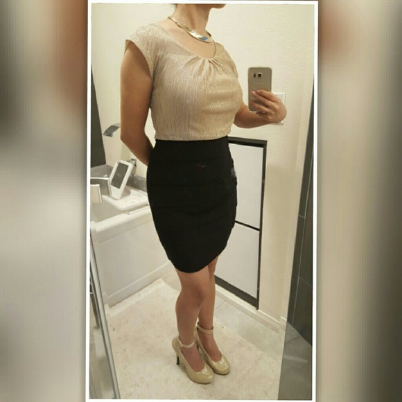 Gold and black coctel dress.