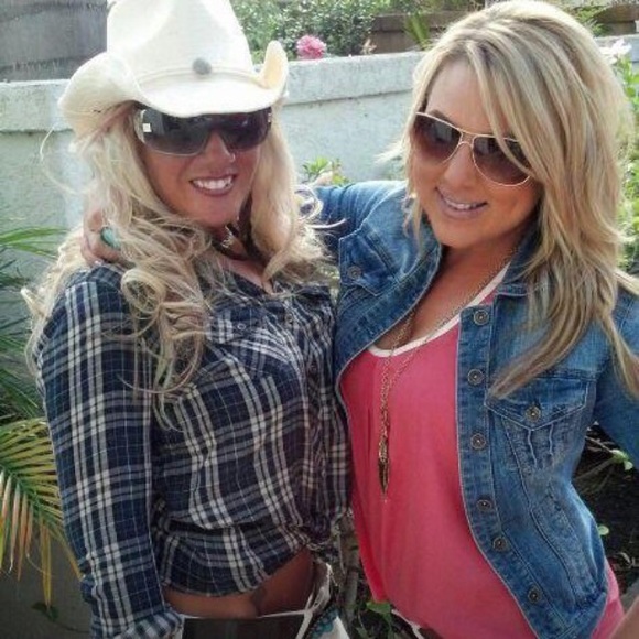 Meet your Posher, Krystal - Picture 2 of 4