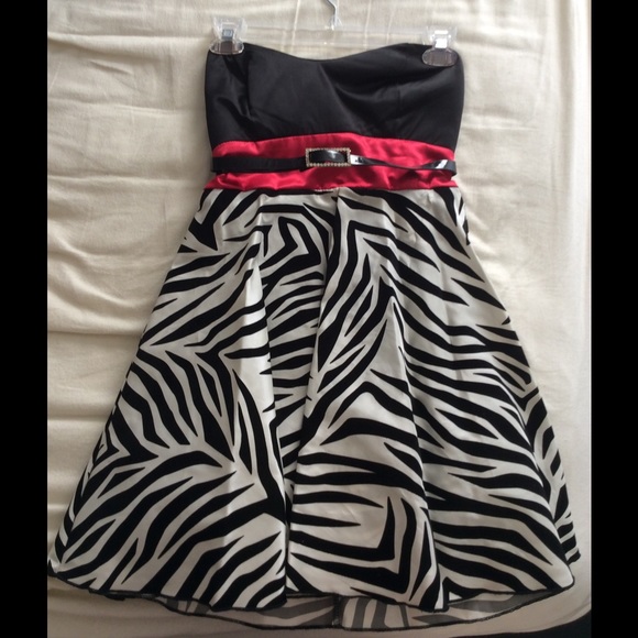 Short zebra print dress with a belt - Picture 1 of 1