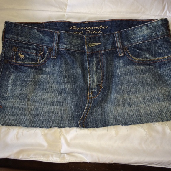 Medium wash denim skirt