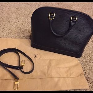 👜Louis Vuitton Black Epi Alma BB👜