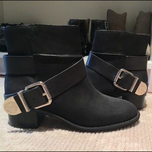 Vince Camuto Black Booties Size 7