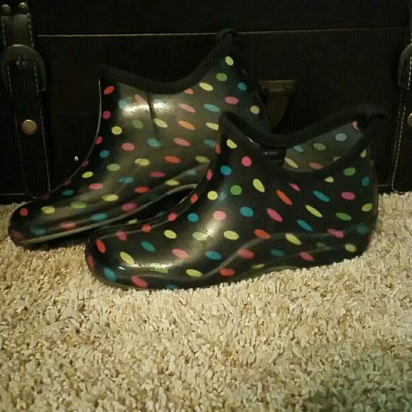 Rain shoes