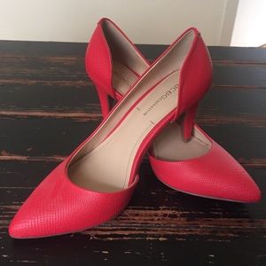 Never worn BCBG beautiful heels !