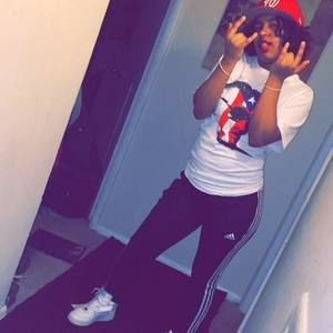 Meet your Posher, Esmailyn