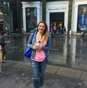 Meet your Posher, Karine