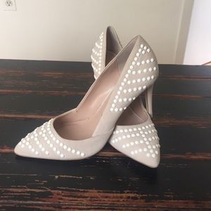 Never worn, fun cutesy heels for every occasion !