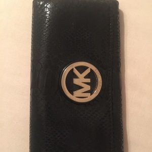 M K wallet