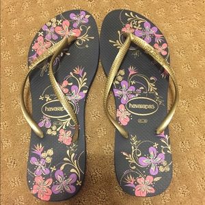 Navy blue and gold floral Havianas size 11