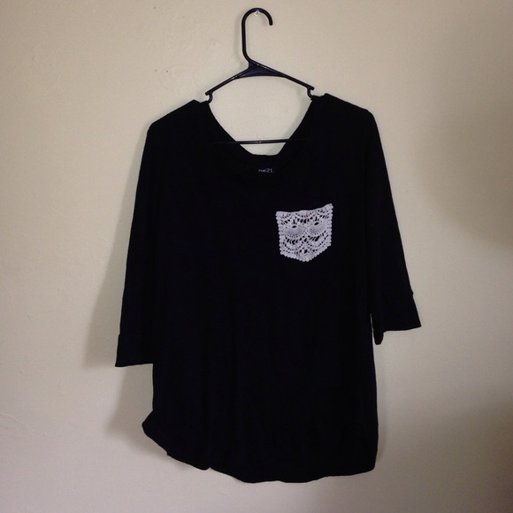 Black Tee with White Lacey pocket - Picture 1 of 4