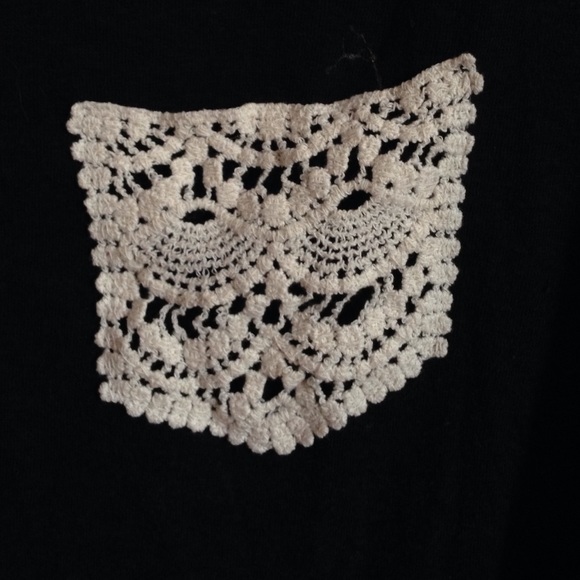 Black Tee with White Lacey pocket - Picture 2 of 4
