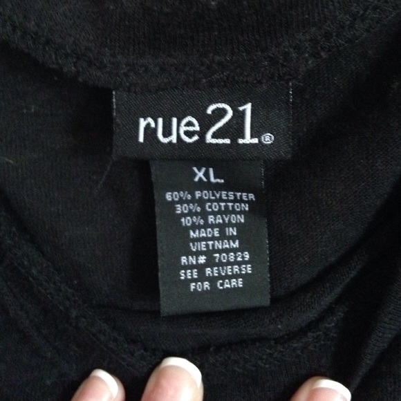 Black Tee with White Lacey pocket - Picture 3 of 4