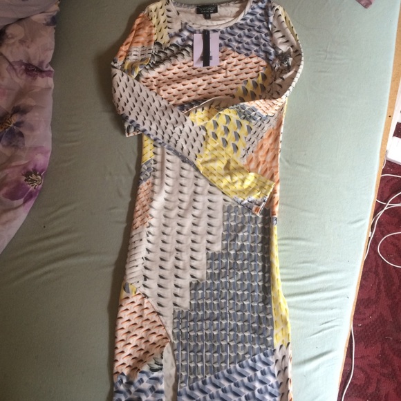 Topshop Dresses & Skirts - 🆕 Topshop Bodycon Dress Slit Geometric Pattern