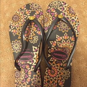 Black and gold floral Havianas size 11