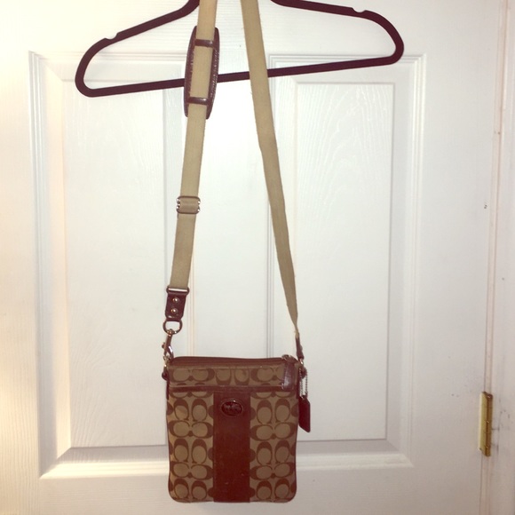 Cross body coach purse