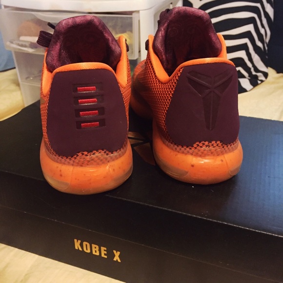 AUTHENTIC Nike KOBE X(GS) shoes in size 6y. - Picture 2 of 4