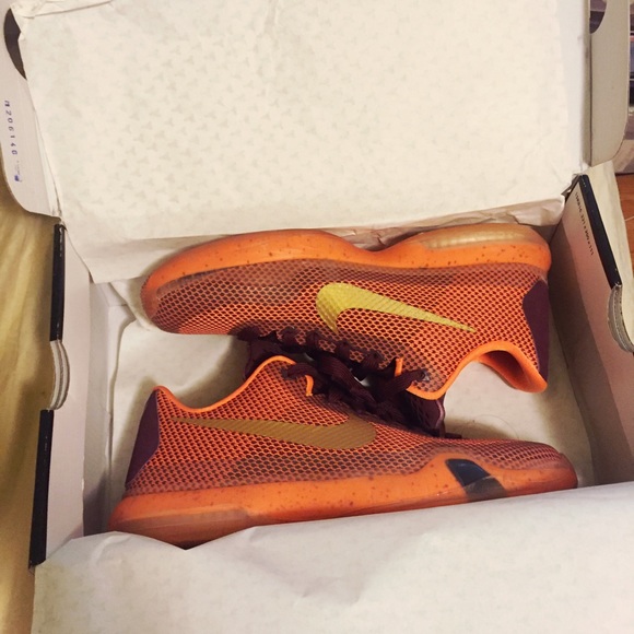 AUTHENTIC Nike KOBE X(GS) shoes in size 6y. - Picture 4 of 4